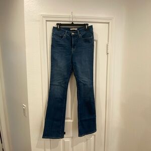 Levi’s. Women’s 315 shaping bootcut. Size 29